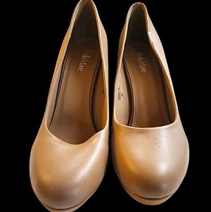 EUC Bella Marie Nude Heels Size 8.5